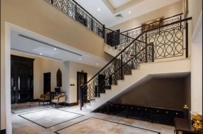 LUXURY 5 BEDROOM VILLA IN PALM JUMEIRAH